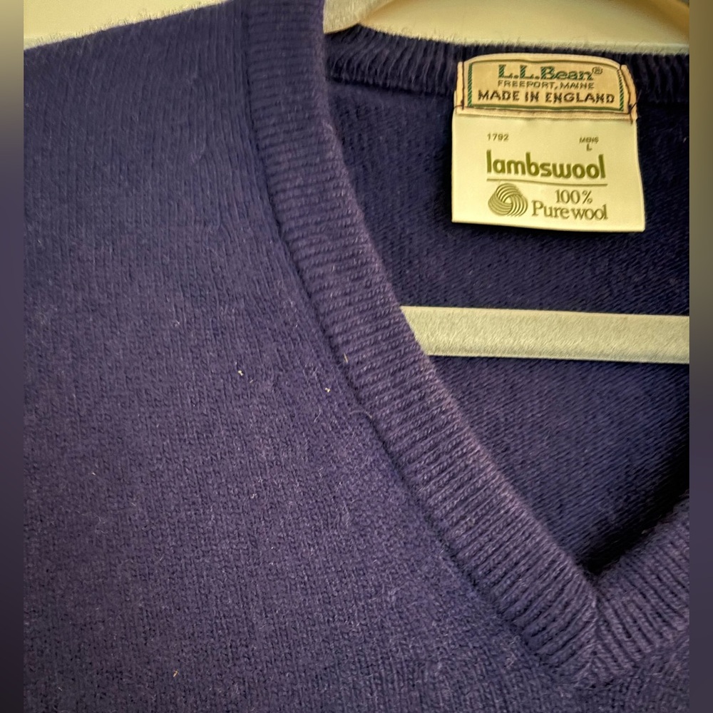 L.L. Bean Men's V-Neck Lambswool Sweater - Navy - Classy & classic! - Picture 3 of 6